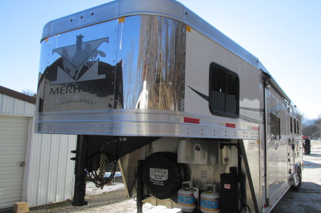 Trailers at Dennys in MN